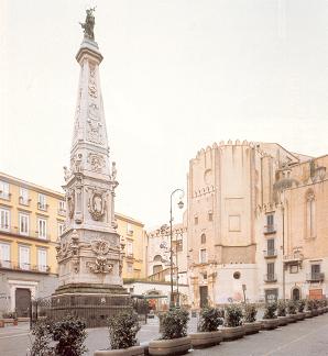 Napoli, piazza San Domenico Maggiore