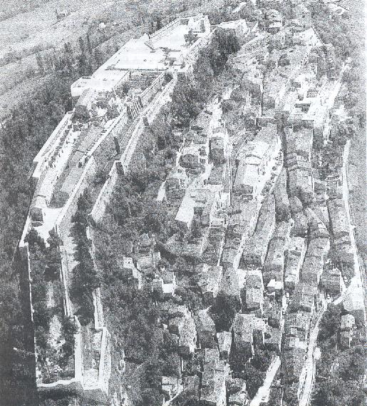 vista della fortezza e del borgo di Civitella del Tronto