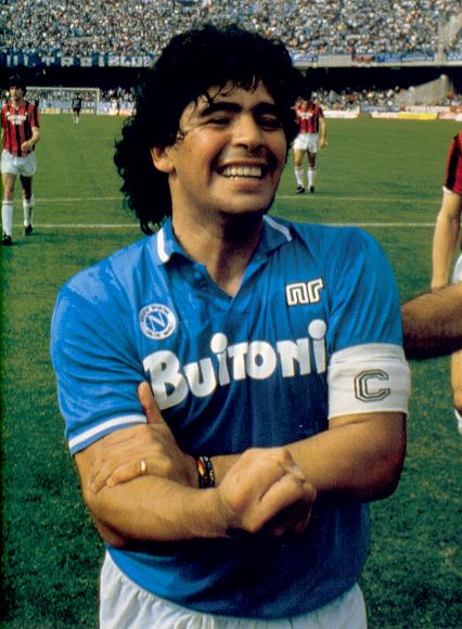 Maradona a fine partita esulta cos per il gol segnato al Milan