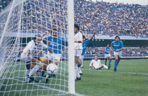 Napoli-Como. Luigi Caffarelli realizza il gol dell'1-0