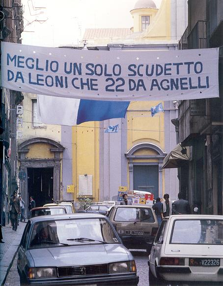 Un celebre striscione che esprime il reale valore degli scudetti juventini decenni prima di calciopoli